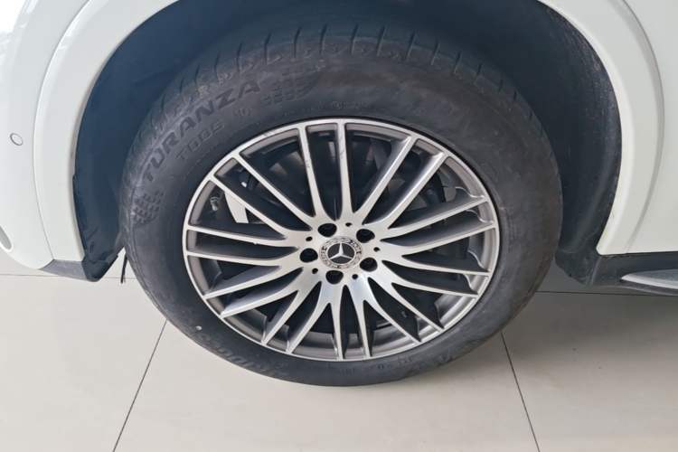 Used Mercedes-Benz GLC 2023 GLC 300 L 4MATIC Dynamic Edition 5-seater Left Front Wheel Hub