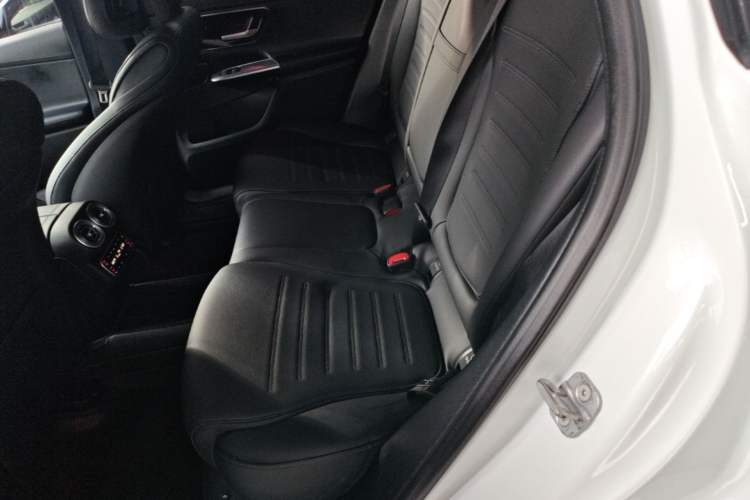 Used Mercedes-Benz GLC 2023 Facelift GLC 260 L 4MATIC Luxury Version 5 Seats Left Rear Seat
