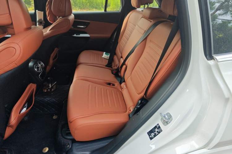 Used Mercedes-Benz GLC 2023 Refreshed GLC 300 L 4MATIC Dynamic Version 7-Seater Left Rear Seat