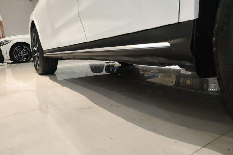 Used Mercedes-Benz GLC 2023 GLC 260 L 4MATIC Luxury 7-Seater Left Side Sill