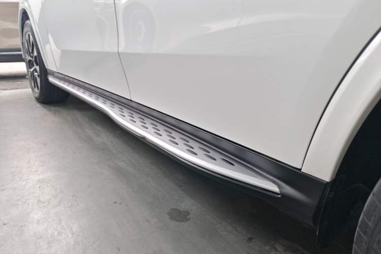 Used Mercedes-Benz GLC 2023 Facelift GLC 260 L 4MATIC Luxury Version 5 Seats Left Side Sill