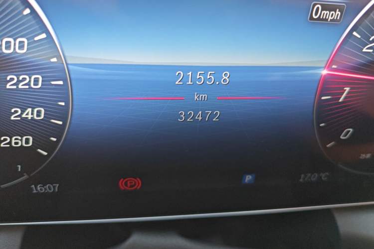 Used Mercedes-Benz GLC 2023 GLC 260 L 4MATIC Luxury Model 5 Seats Odometer Close Up