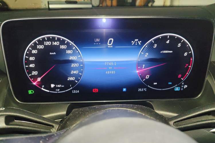 Used Mercedes-Benz GLC 2023 GLC 300 L 4MATIC Dynamic Edition 5-seater Odometer Close Up