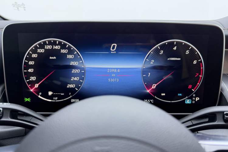 Used Mercedes-Benz GLC 2023 Facelift GLC 260 L 4MATIC Luxury Version 7-Seater Odometer Close Up