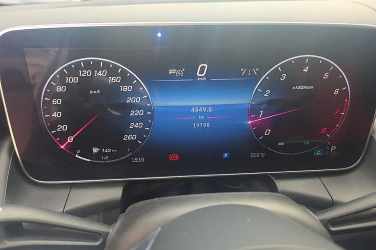 Used Mercedes-Benz GLC 2023 GLC 300 L 4MATIC Dynamic Edition 5-seater Odometer Close Up