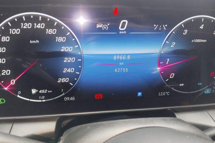 Used Mercedes-Benz GLC 2023 GLC 260 L 4MATIC Luxury Model 5 Seats Odometer Close Up