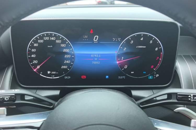 Used Mercedes-Benz GLC 2023 GLC 260 L 4MATIC Luxury Model 5 Seats Odometer Close Up