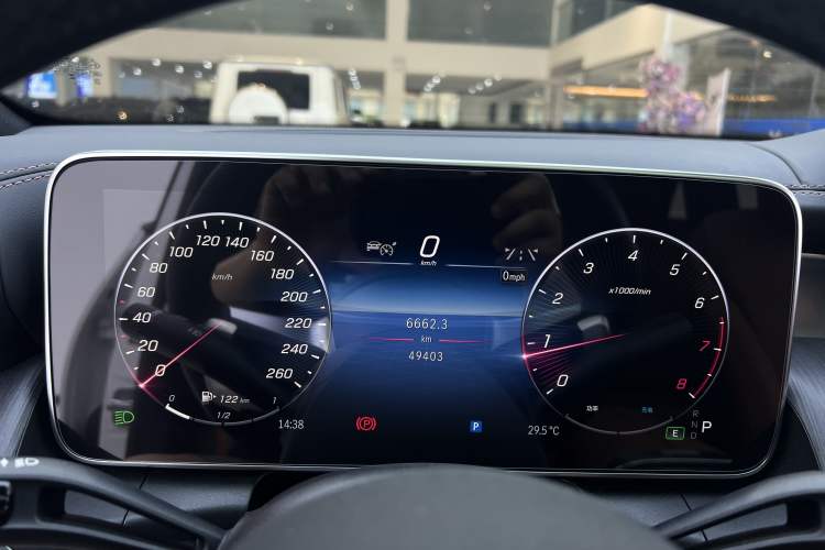 Used Mercedes-Benz GLC 2023 GLC 260 L 4MATIC Luxury 7-Seater Odometer Close Up