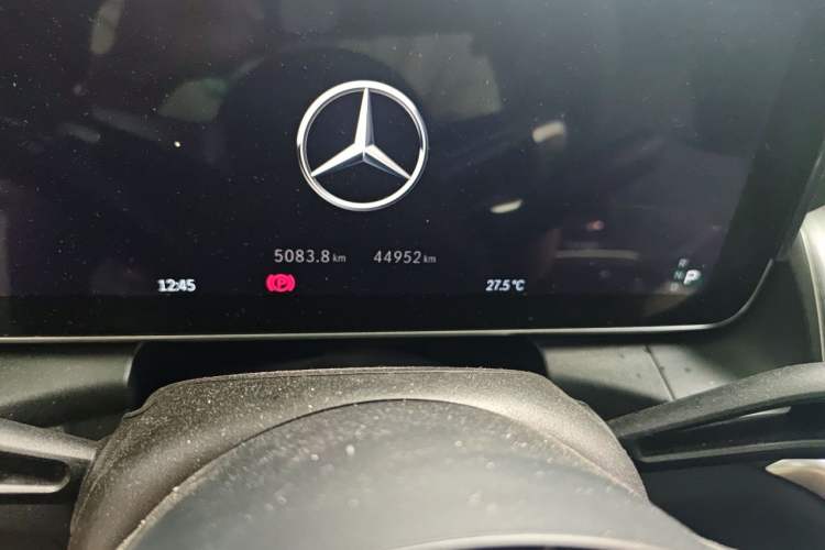 Used Mercedes-Benz GLC 2023 GLC 300 L 4MATIC Dynamic Edition 5-seater Odometer Close Up