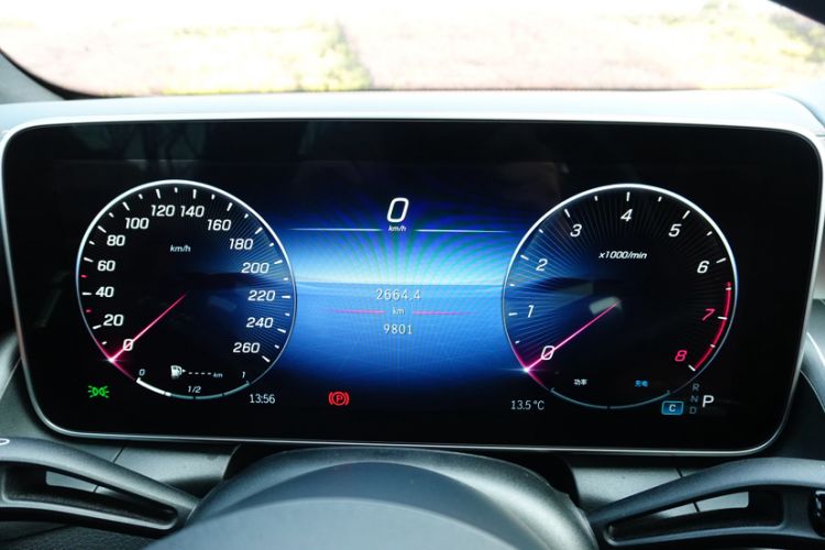 Used Mercedes-Benz GLC 2023 GLC 260 L 4MATIC Luxury Model 5 Seats Odometer Close Up