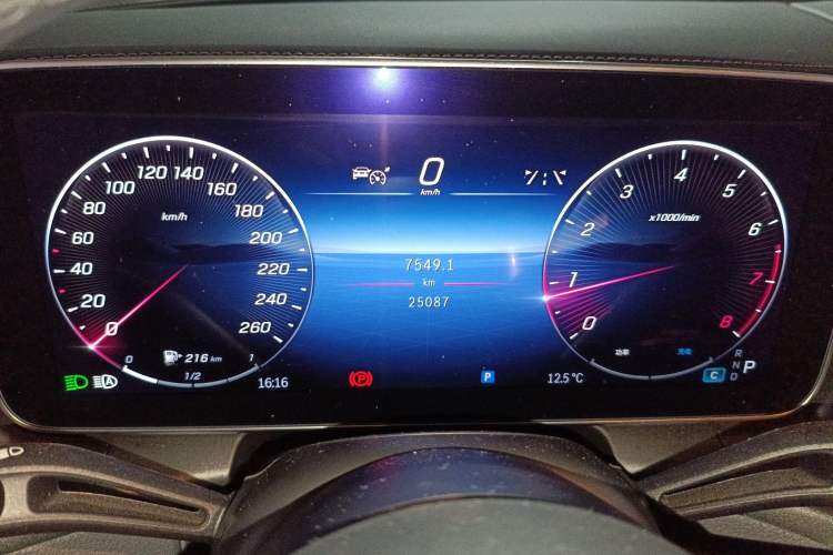 Used Mercedes-Benz GLC 2023 GLC 260 L 4MATIC Luxury 7-Seater Odometer Close Up