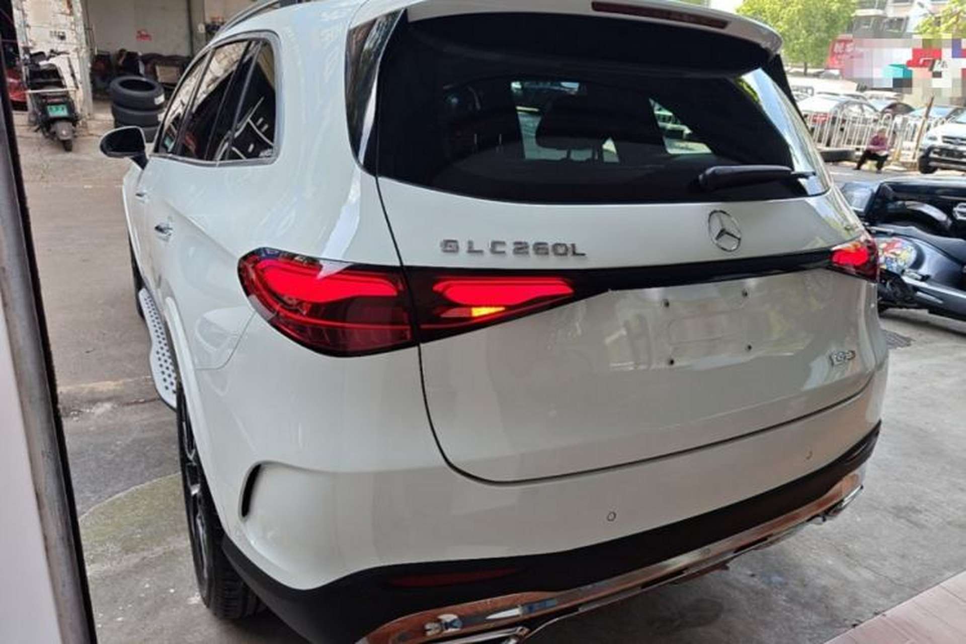 Used Mercedes-Benz GLC 2023 GLC 260 L 4MATIC Dynamic Edition 5-seater Rear Left 45 Deg