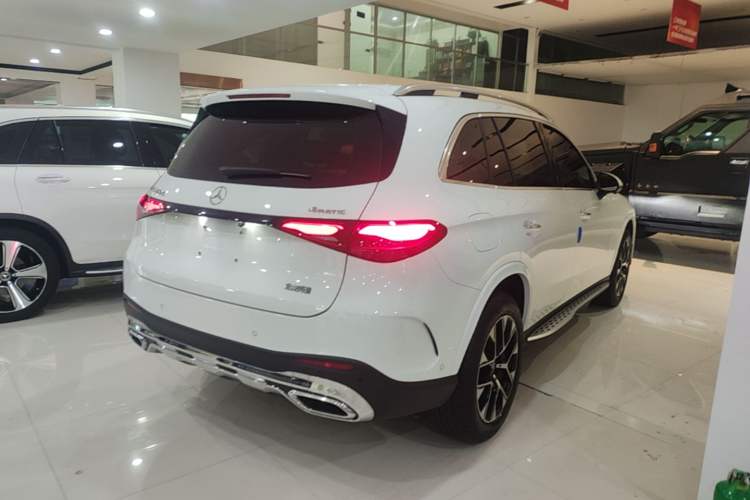 Used Mercedes-Benz GLC 2023 GLC 260 L 4MATIC Luxury 7-Seater Rear Right 45 Deg