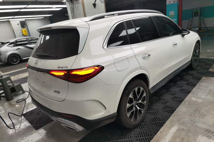 Used Mercedes-Benz GLC 2023 GLC 260 L 4MATIC Luxury Model 5 Seats Rear Right 45 Deg
