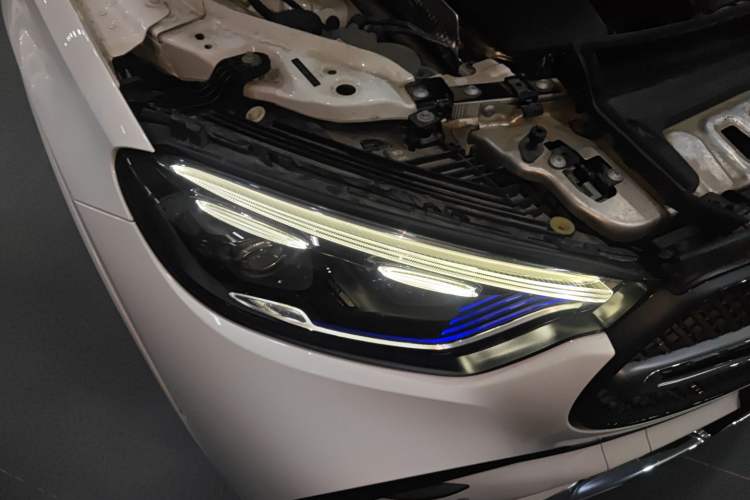 Used Mercedes-Benz GLC 2023 GLC 300 L 4MATIC Luxury 7-Seater Right Front Headlight