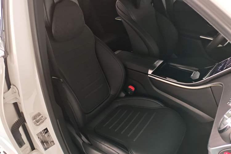 Used Mercedes-Benz GLC 2023 GLC 260 L 4MATIC Luxury 7-Seater Right Front Seat
