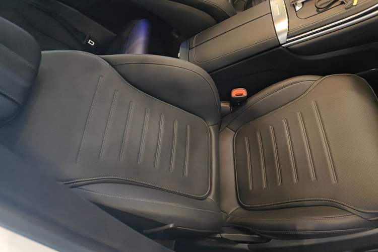 Used Mercedes-Benz GLC 2023 Refreshed GLC 300 L 4MATIC Dynamic Edition 5 Seats Right Front Seat