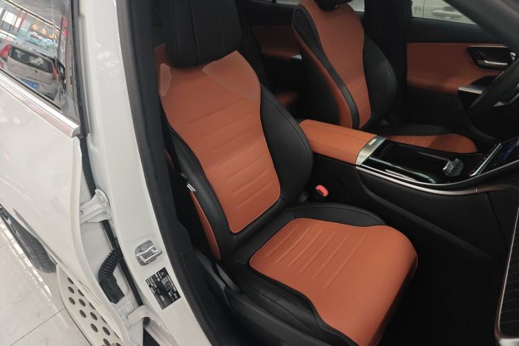 Used Mercedes-Benz GLC 2023 GLC 260 L 4MATIC Luxury Model 5 Seats Right Front Seat