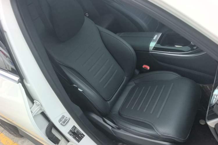 Used Mercedes-Benz GLC 2023 GLC 260 L 4MATIC Luxury Model 5 Seats Right Front Seat