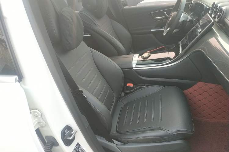 Used Mercedes-Benz GLC 2023 Facelift GLC 260 L 4MATIC Dynamic Version 5 Seats Right Front Seat