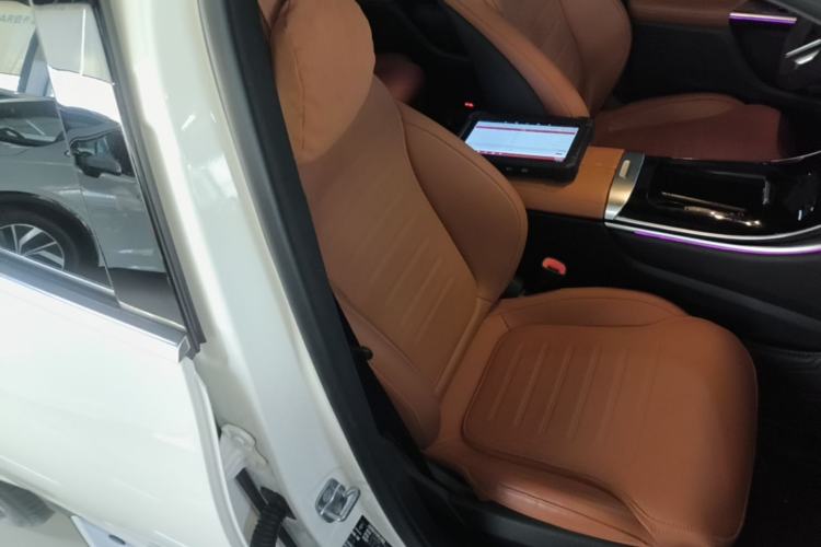 Used Mercedes-Benz GLC 2023 GLC 260 L 4MATIC Luxury Model 5 Seats Right Front Seat