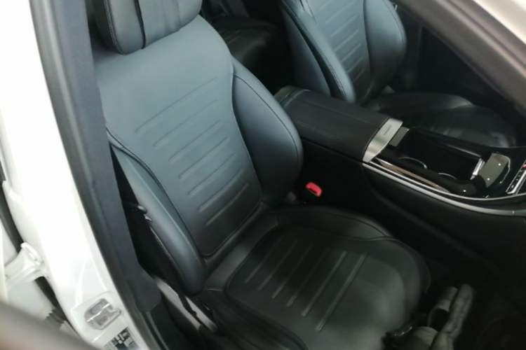 Used Mercedes-Benz GLC 2023 GLC 260 L 4MATIC Dynamic Edition 7-seater Right Front Seat