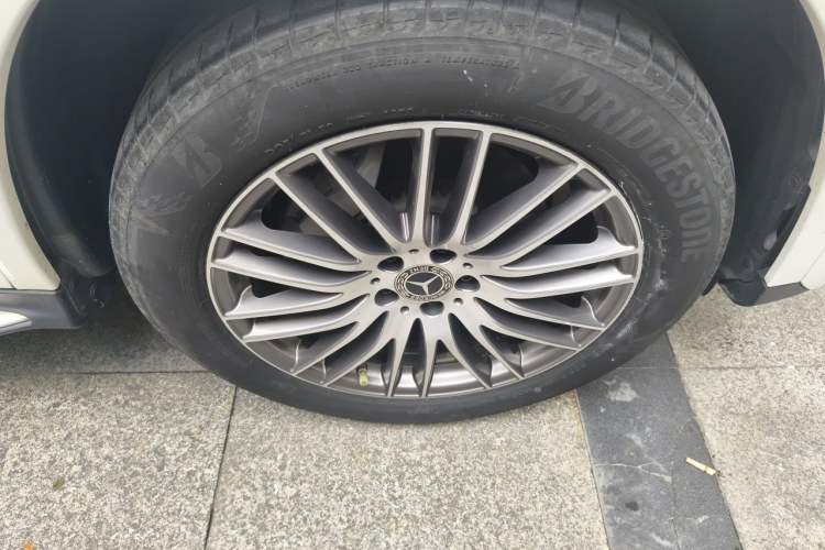 Used Mercedes-Benz GLC 2023 Refreshed GLC 300 L 4MATIC Dynamic Version 7-Seater Right Front Wheel Hub