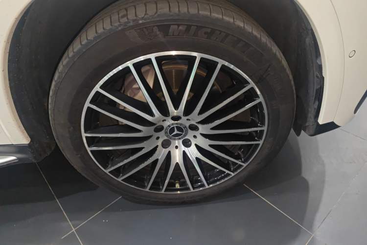 Used Mercedes-Benz GLC 2023 GLC 300 L 4MATIC Luxury 7-Seater Right Front Wheel Hub