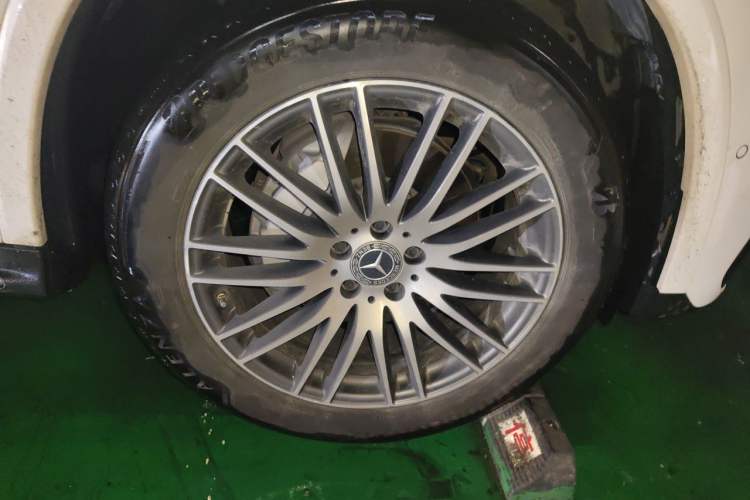 Used Mercedes-Benz GLC 2023 GLC 300 L 4MATIC Dynamic Edition 5-seater Right Front Wheel Hub