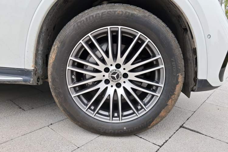 Used Mercedes-Benz GLC 2023 GLC 300 L 4MATIC Dynamic Edition 5-seater Right Front Wheel Hub