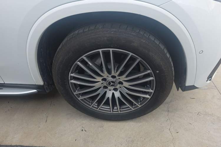 Used Mercedes-Benz GLC 2023 GLC 300 L 4MATIC Dynamic Edition 5-seater Right Front Wheel Hub