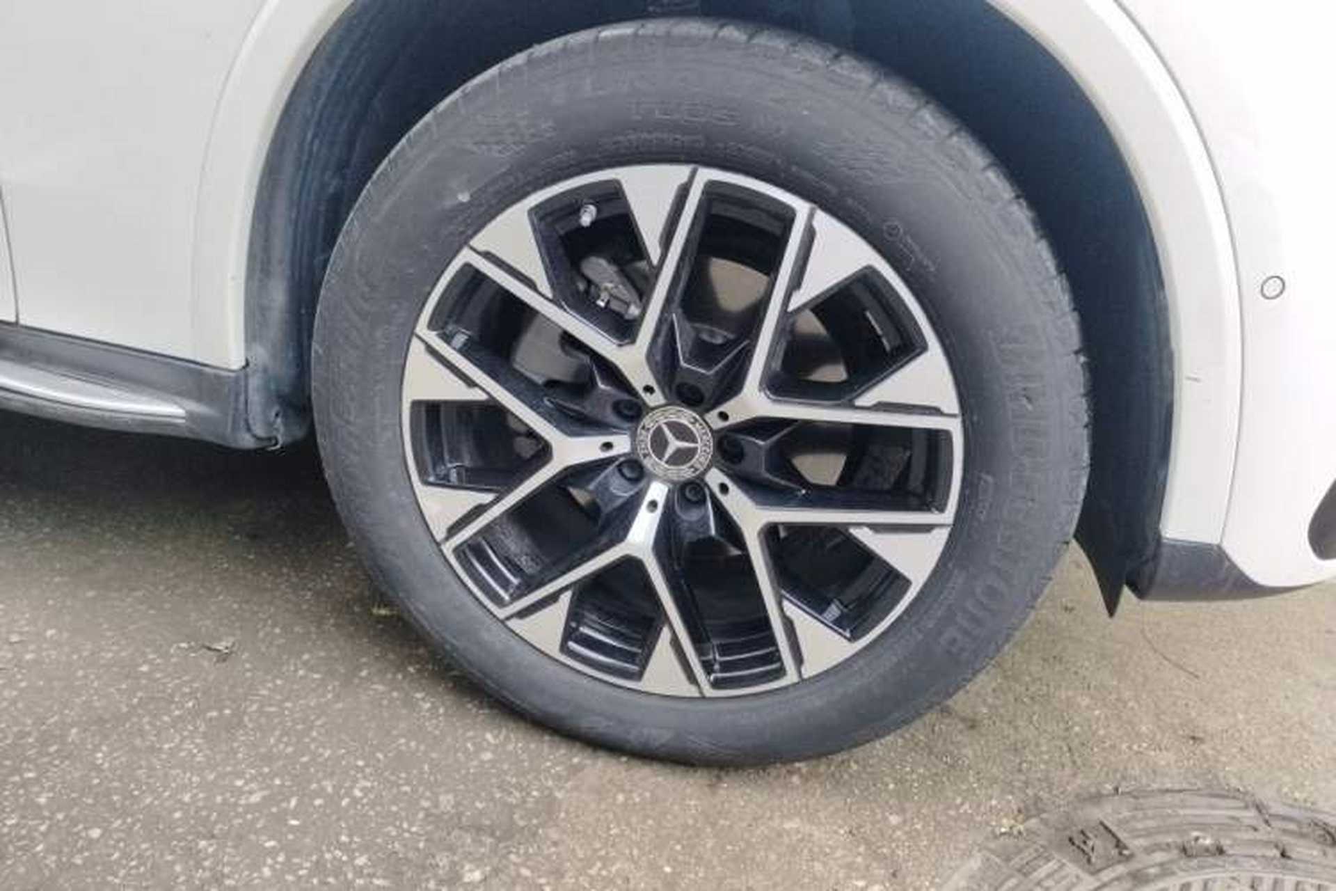 Used Mercedes-Benz GLC 2023 GLC 260 L 4MATIC Luxury Model 5 Seats Right Front Wheel Hub