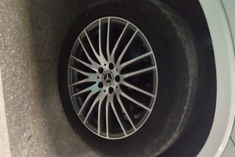 Used Mercedes-Benz GLC 2023 GLC 300 L 4MATIC Dynamic 7-Seater Right Front Wheel Hub