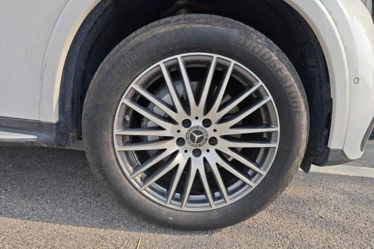 Used Mercedes-Benz GLC 2023 Refreshed GLC 300 L 4MATIC Dynamic Version 7-Seater Right Front Wheel Hub
