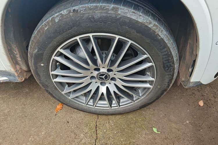 Used Mercedes-Benz GLC 2023 GLC 300 L 4MATIC Dynamic Edition 5-seater Right Front Wheel Hub