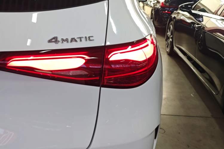 Used Mercedes-Benz GLC 2023 Facelift GLC 260 L 4MATIC Luxury Version 7-Seater Right Rear Taillight
