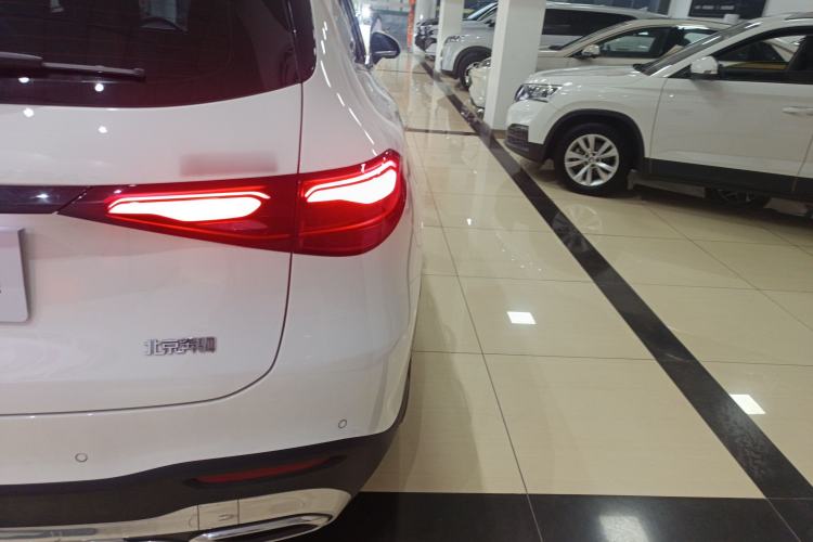 Used Mercedes-Benz GLC 2023 Facelift GLC 260 L 4MATIC Dynamic Version 5 Seats Right Rear Taillight
