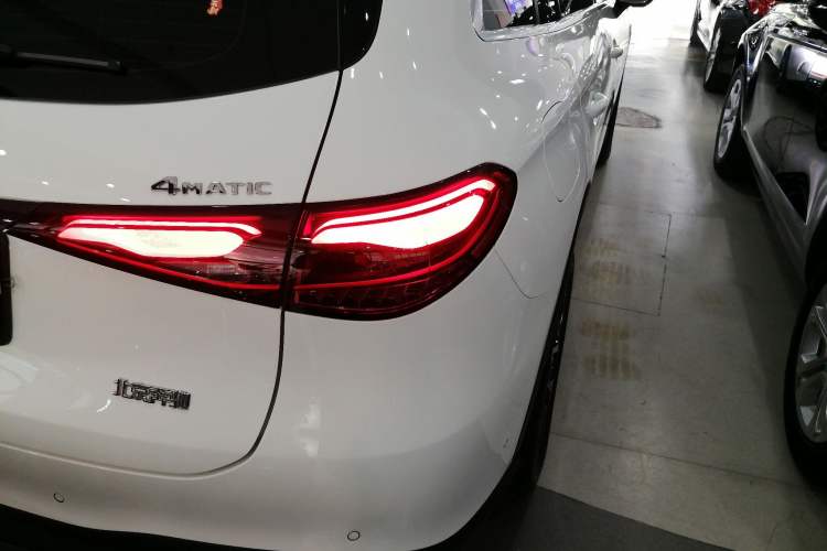 Used Mercedes-Benz GLC 2023 Facelift GLC 260 L 4MATIC Dynamic Version 5 Seats Right Rear Taillight