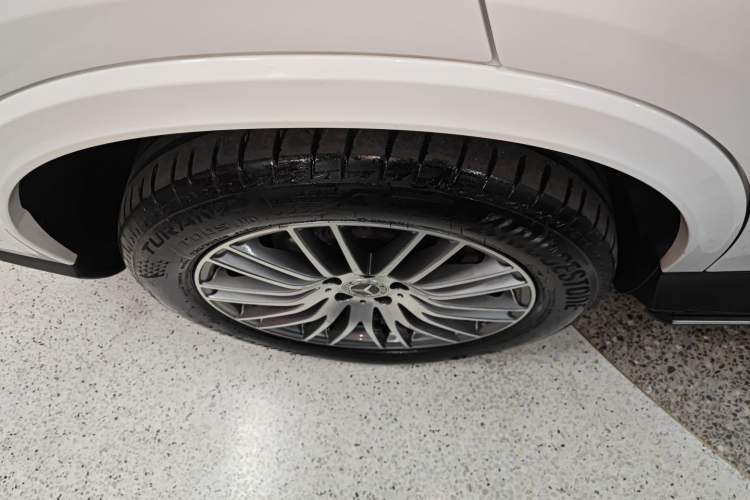Used Mercedes-Benz GLC 2023 GLC 300 L 4MATIC Dynamic 7-Seater Right Rear Wheel Hub