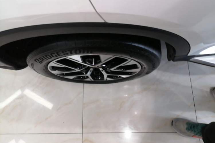 Used Mercedes-Benz GLC 2023 GLC 260 L 4MATIC Dynamic Edition 7-seater Right Rear Wheel Hub