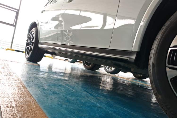 Used Mercedes-Benz GLC 2023 GLC 260 L 4MATIC Luxury 7-Seater Right Side Sill
