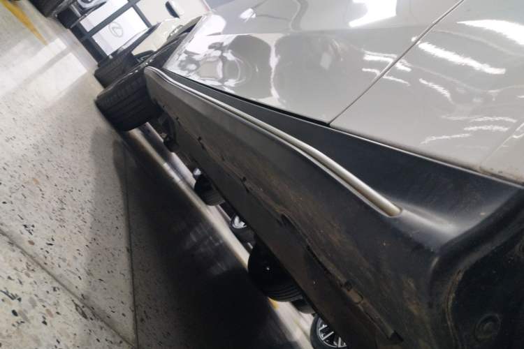 Used Mercedes-Benz GLC 2023 Facelift GLC 260 L 4MATIC Dynamic Version 5 Seats Right Side Sill