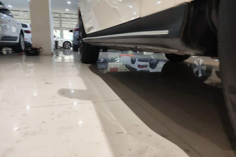 Used Mercedes-Benz GLC 2023 GLC 260 L 4MATIC Luxury 7-Seater Right Side Sill