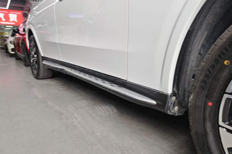 Used Mercedes-Benz GLC 2023 Facelift GLC 260 L 4MATIC Luxury Version 5 Seats Right Side Sill