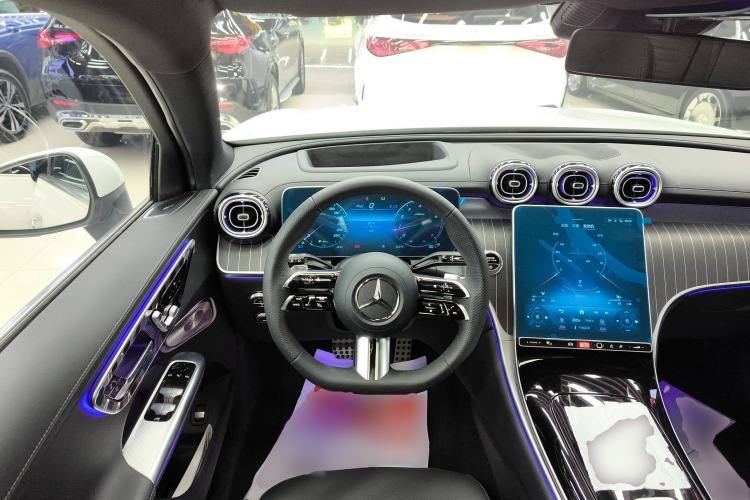Used Mercedes-Benz GLC 2023 GLC 300 L 4MATIC Luxury 7-Seater Steering Wheel