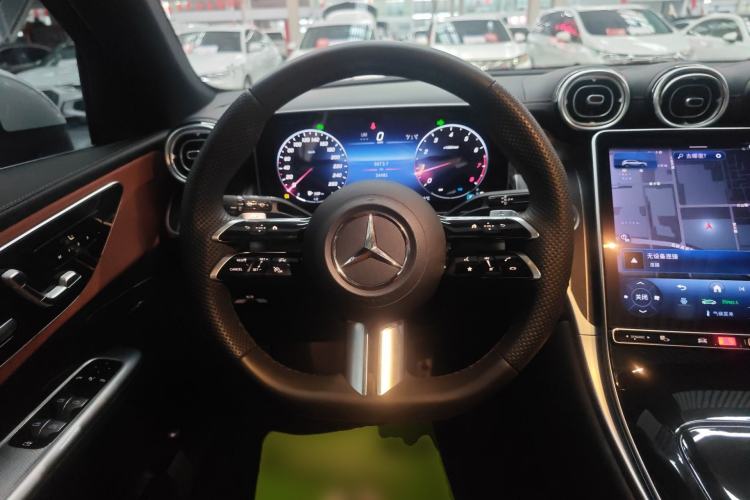 Used Mercedes-Benz GLC 2023 GLC 260 L 4MATIC Luxury Model 5 Seats Steering Wheel