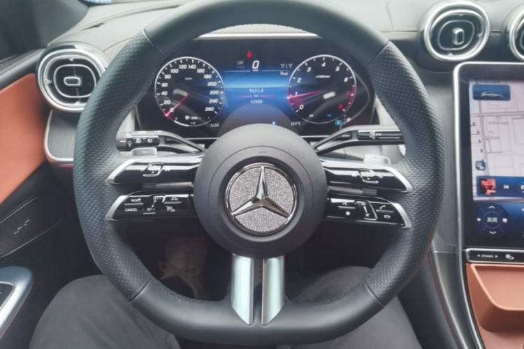 Used Mercedes-Benz GLC 2023 GLC 260 L 4MATIC Luxury Model 5 Seats Steering Wheel