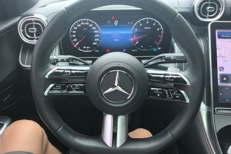 Used Mercedes-Benz GLC 2023 GLC 260 L 4MATIC Luxury Model 5 Seats Steering Wheel