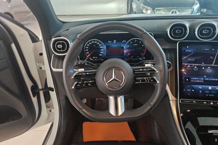 Used Mercedes-Benz GLC 2023 GLC 260 L 4MATIC Luxury Model 5 Seats Steering Wheel