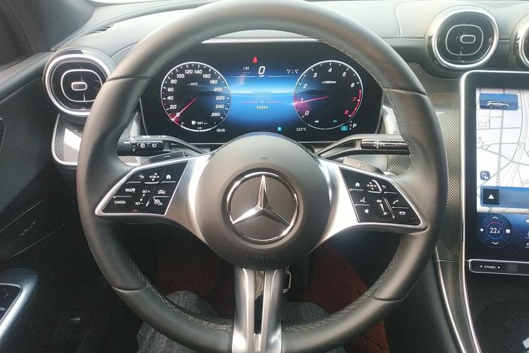 Used Mercedes-Benz GLC 2023 Facelift GLC 260 L 4MATIC Dynamic Version 5 Seats Steering Wheel